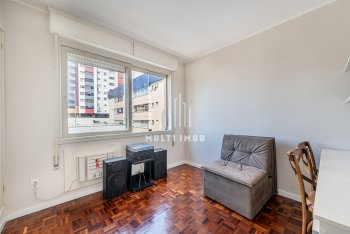 Apartamento com 106m² e 3 dormitórios, 1 suíte, 1 vaga no bairro Menino Deus em Porto Alegre para Comprar