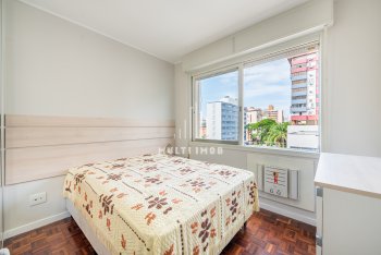 Apartamento com 106m² e 3 dormitórios, 1 suíte, 1 vaga no bairro Menino Deus em Porto Alegre para Comprar