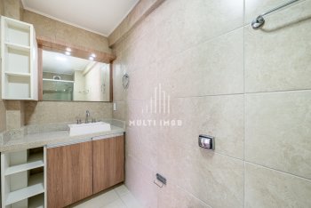 Apartamento com 106m² e 3 dormitórios, 1 suíte, 1 vaga no bairro Menino Deus em Porto Alegre para Comprar