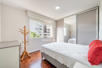 Apartamento com 106m² e 3 dormitórios, 1 suíte, 1 vaga no bairro Menino Deus em Porto Alegre para Comprar
