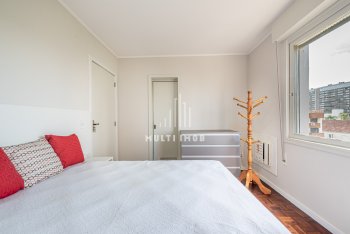 Apartamento com 106m² e 3 dormitórios, 1 suíte, 1 vaga no bairro Menino Deus em Porto Alegre para Comprar