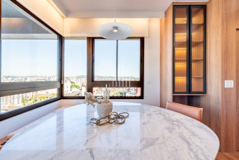 Apartamento com 74m² e 2 dormitórios, 2 suítes, 1 vaga no bairro Santa Cecília em Porto Alegre para Comprar