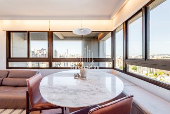 Apartamento com 74m² e 2 dormitórios, 2 suítes, 1 vaga no bairro Santa Cecília em Porto Alegre para Comprar