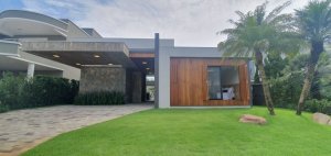 Casa em Condomínio em XANGRI LÁ