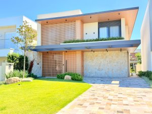 Casa em Condomínio com 295m², 4 dormitórios, 4 suítes, 2 vagas, Condomínio Capão Ilhas Resort em Capão da Canoa