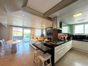 Casa em Condomínio com 230m², 4 dormitórios, 4 suítes, 2 vagas, Condomínio Rossi  Atlântida em Xangri-Lá