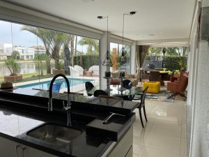 Casa em Condomínio com 550m², 5 dormitórios, 3 suítes, 2 vagas, Condomínio Bosques de Atlântida em Xangri-Lá