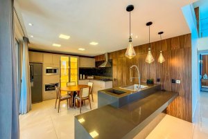 Casa em Condomínio com 265m², 5 dormitórios, 5 suítes, 2 vagas, Condomínio Malibu Beach Residence em Xangri-Lá